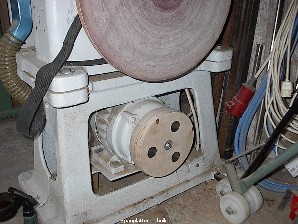 Riemenscheibe aus Holz.