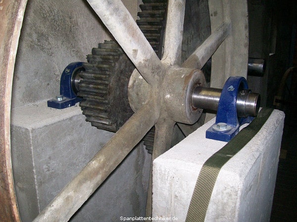 Transmission für den Antrieb von Geräten.