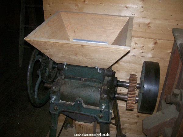 Eine reparierte Kornquetschmaschine.