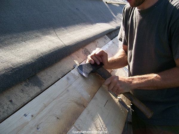 Sanierung eines alten Scheunendaches.