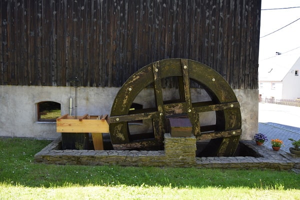 Das Wasserrad nach paar Jahren Betriebszeit.