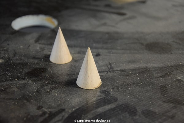 Fertigung eines Zwergenhutes.